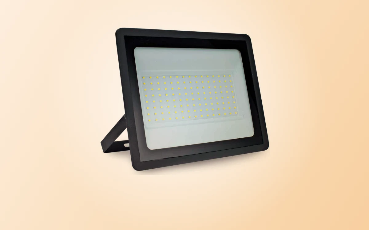 پروژکتور LED مناسب حیاط و نما را چطور انتخاب کنیم؟